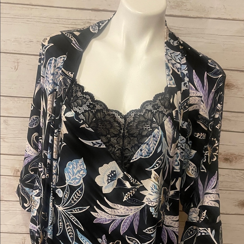 Elegant Floral Print Women's Nightgown & Robe Set